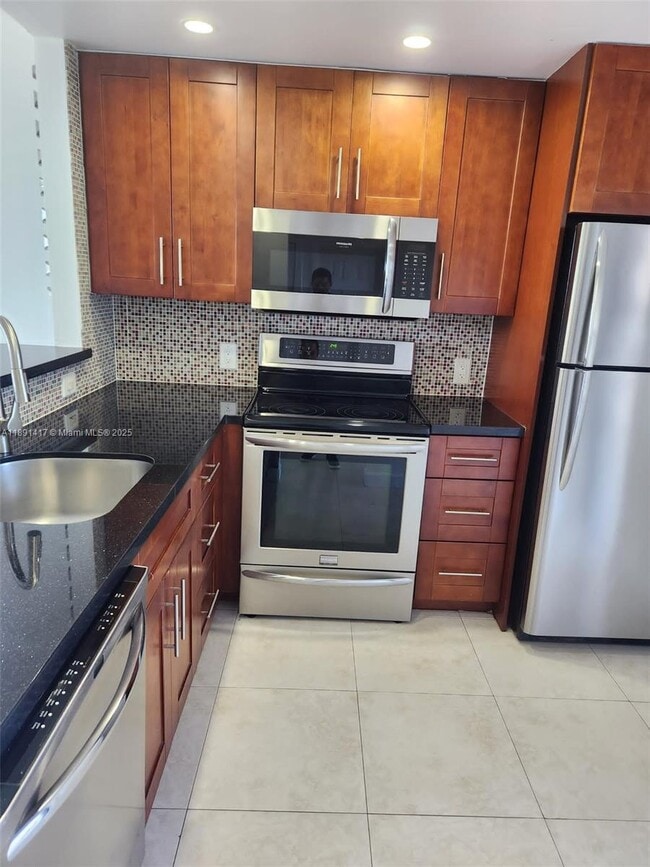 Building Photo - 3301 N Country Club Dr Unit 504