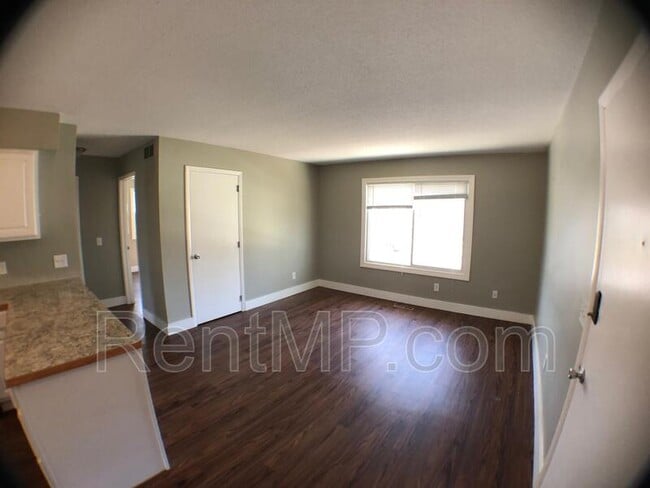 Photo - 303 S Oak St