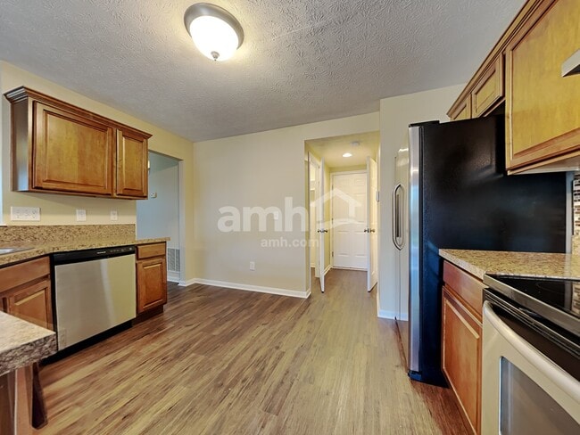 Photo - 355 Hennepin Dr