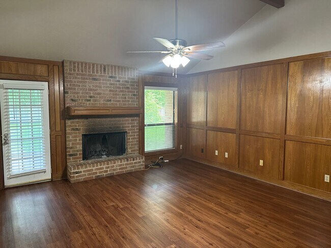 Photo - College Station - 3 Bedroom - 2 Bath - 2 vehicle car - Fenced in back yard - House.