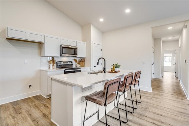 Photo - 521 Briarbrook Ln