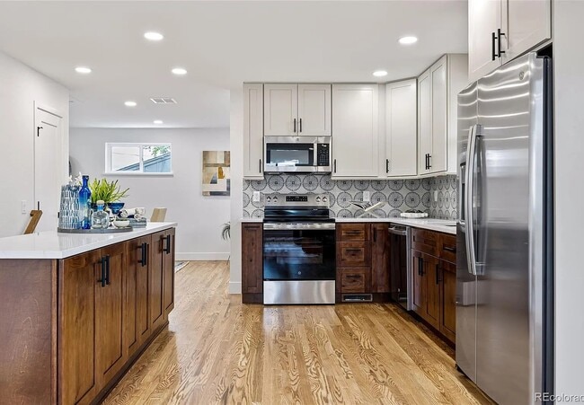 Kitchen - 5573 S Huron St Unidad Huron St