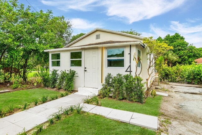 Photo - 114 NW 10th Ave