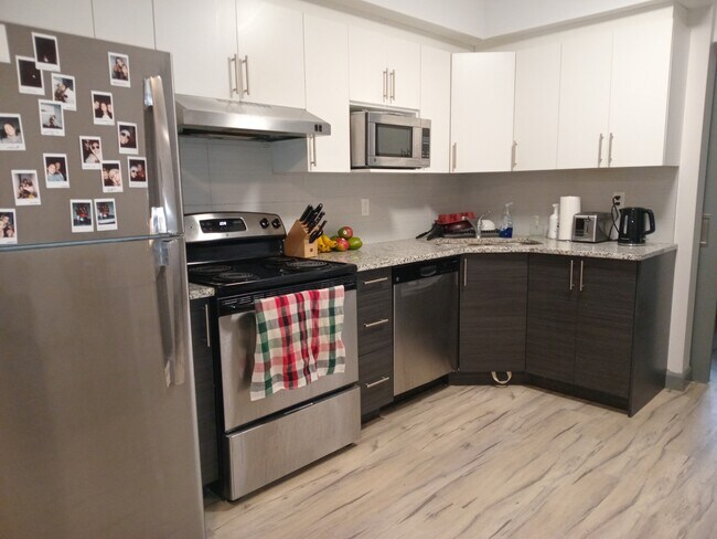 Photo - 258A-258A Sunview St