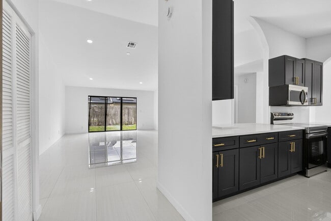 Building Photo - 7771 Blackwood Ln