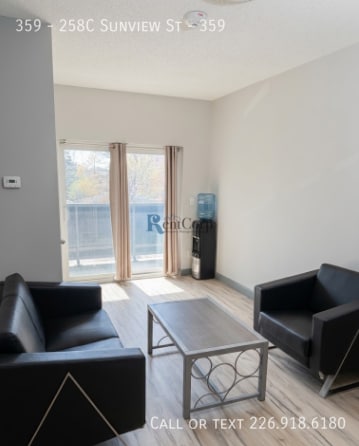 Building Photo - 258C-258C Sunview St