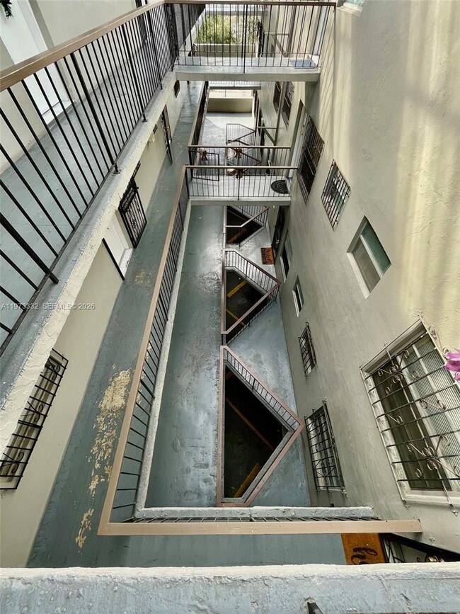 Photo - 1035 W 77th St Unidad 412