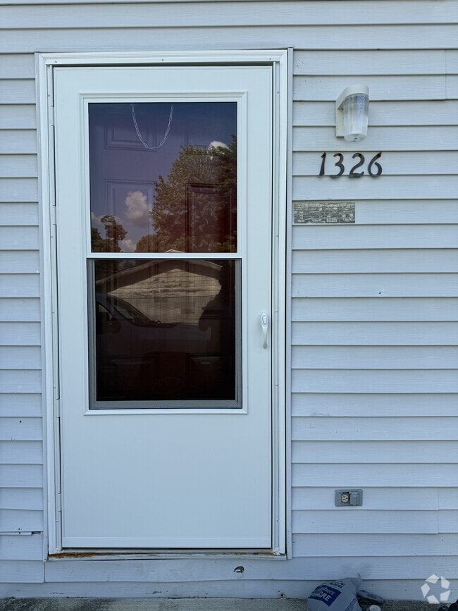 Building Photo - 1326 Beech St Rental