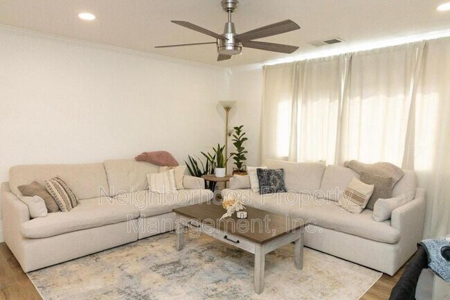 Photo - 608 W Dennis Dr