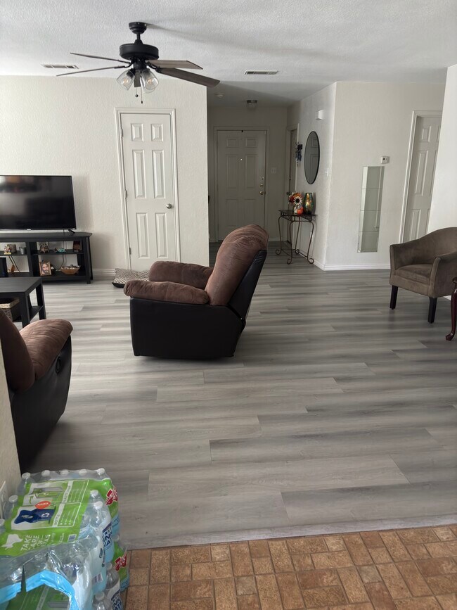 Photo - 1103 Travis Cir