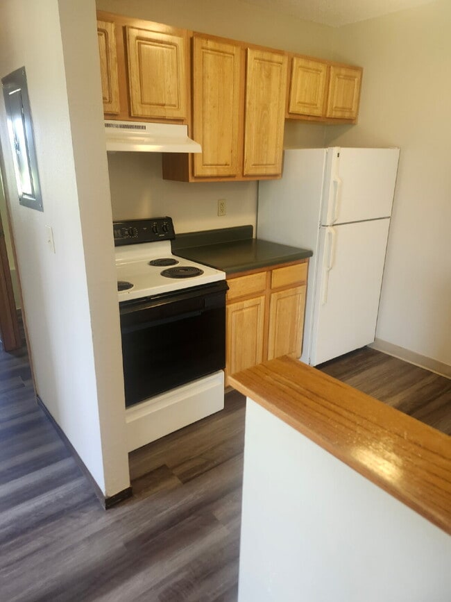 Photo - 1 Bedroom |1 Bathroom 1st Floor Unit in Oelwein - Available June! Unit 14