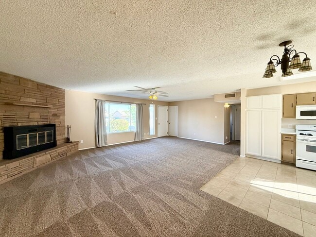 Photo - 3 Bed / 2 Bath Home In Prescott Valley!