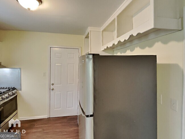 Photo - 742 Quaker St SW