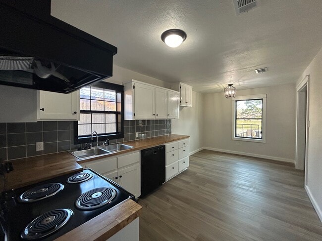 Photo - 117 S Main St