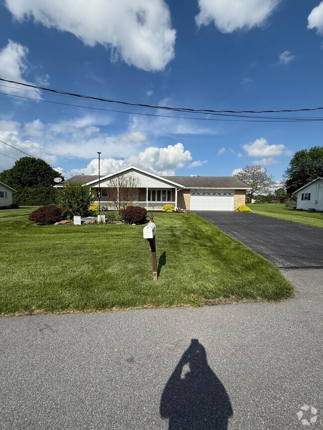 Building Photo - 85 Buckthorn Dr Rental