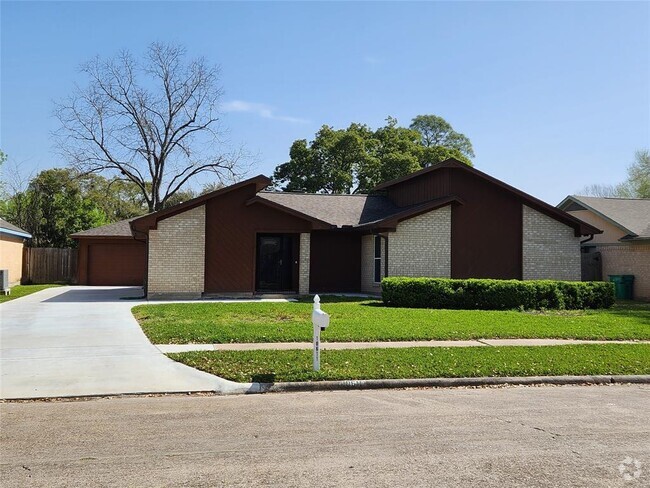 Building Photo - 10611 Sagemeadow Ln Rental