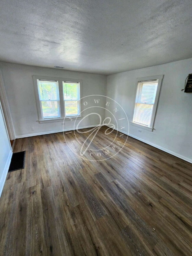 Photo - Updated West Toledo Upper unit! 2 Bedroom – Water Included! Unit Upper