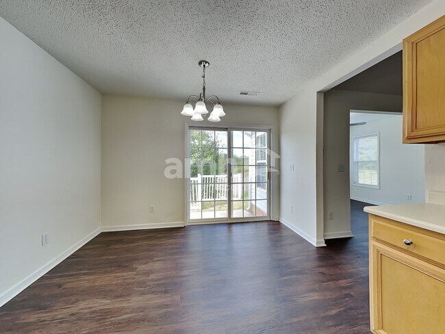 Photo - 150 Exeter Ct