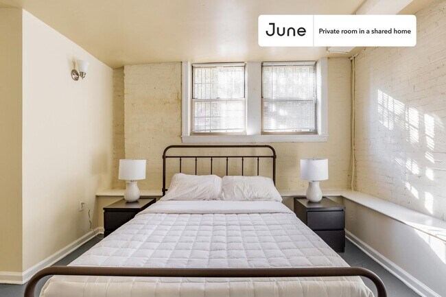 Room in Shared 4 bed/2 bath home in Dupont Circle