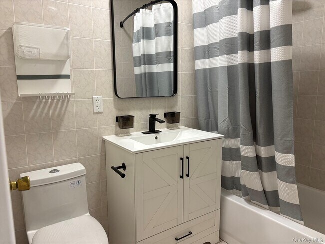 Photo - 43-71 161st St Unidad 3 FL