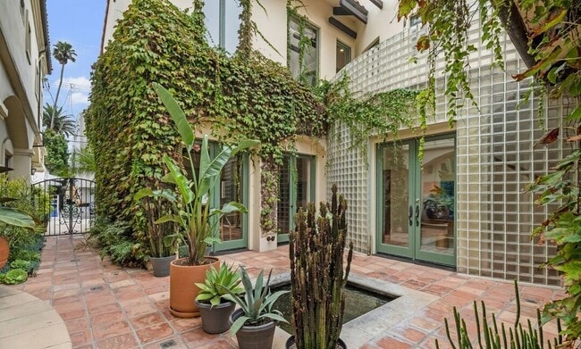 Photo - 416 Carroll Canal