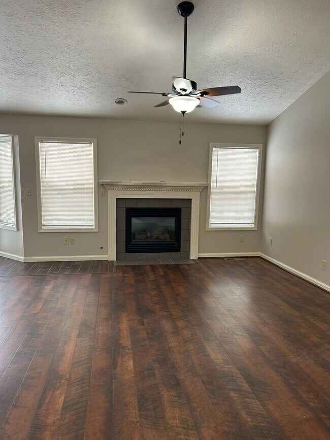 Photo - 1623 Lionheart Ln