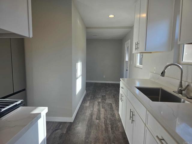 Photo - 2661 Commercial St