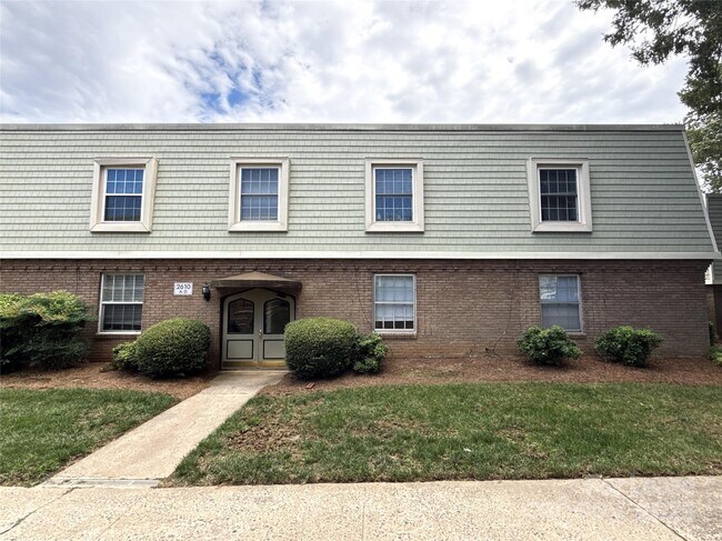 Building Photo - 2610 Park Rd Unit A