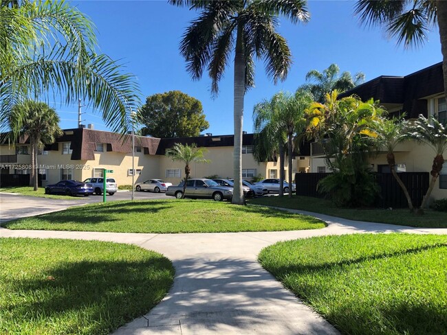 Photo - 9100 SW 137th Ter Condo Unit D