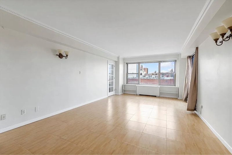Photo - 10740 Queens Blvd