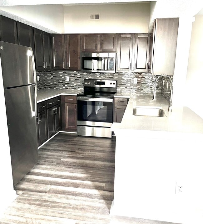 Photo - Waterford Square Apartments