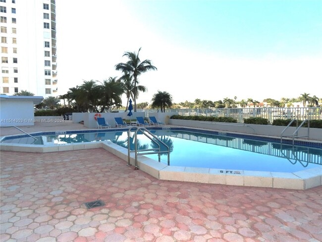 5700 Collins Ave Unit 4