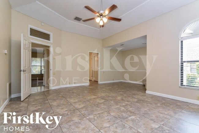 2816 Pine Club Dr