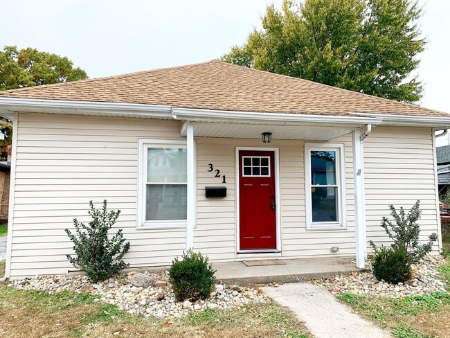 Building Photo - 321 Monroe St