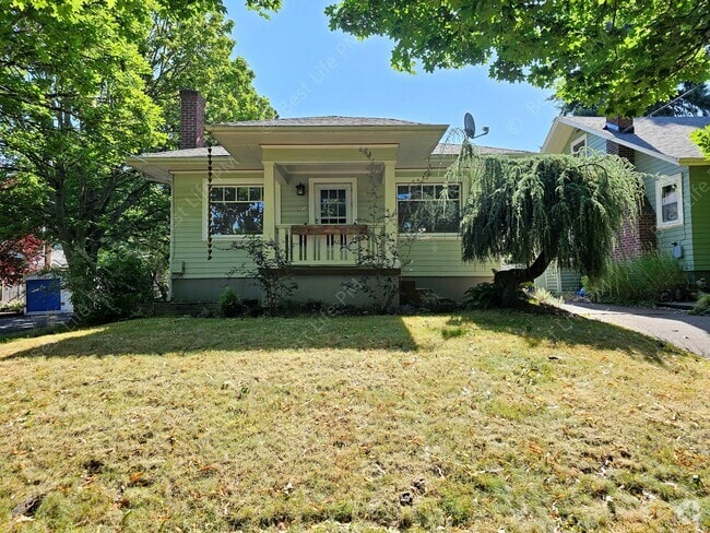 Building Photo - 2834 NE 35th Ave Rental