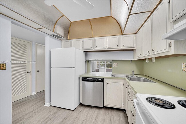 Photo - 5320 NW 11th St Unit 205