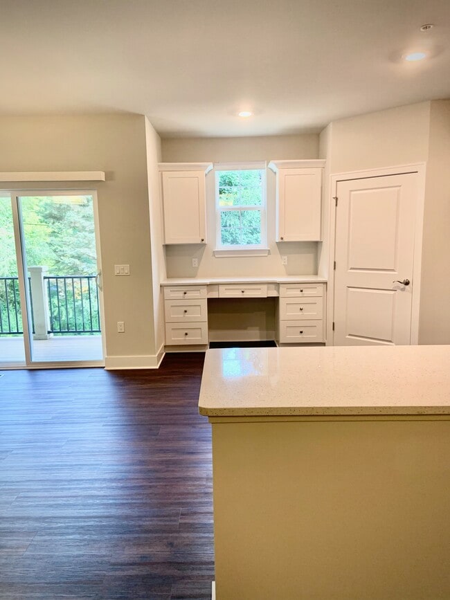 Building Photo - Crystal Pines Building 3 Unit 24