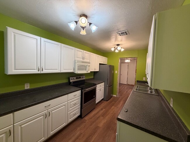 Photo - 620 SW 50th St