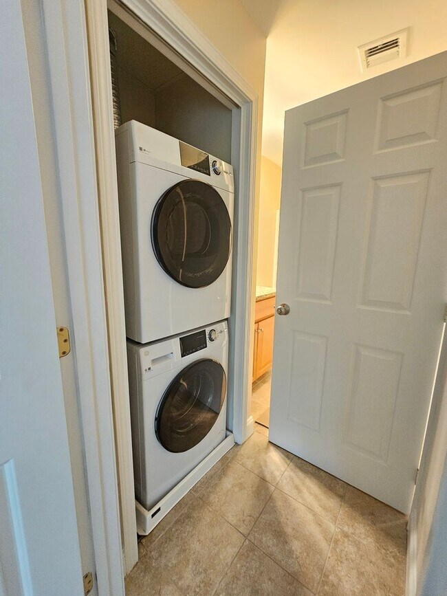 Photo - Spacious 2 Bed, 1 Bath Condo