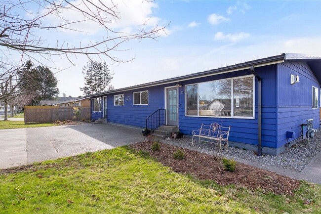 Building Photo - Charming 2 Bedroom Apartment in Duplex Ava...