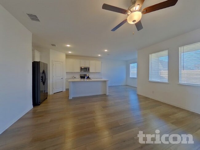 Photo - 509 Macdonald Wy