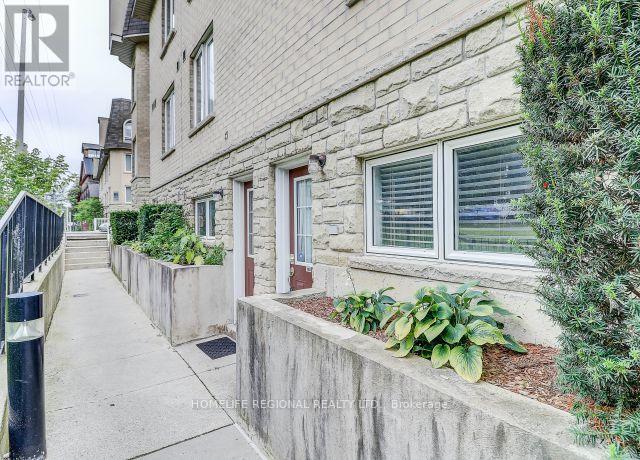 Photo - 75 Turntable Crescent