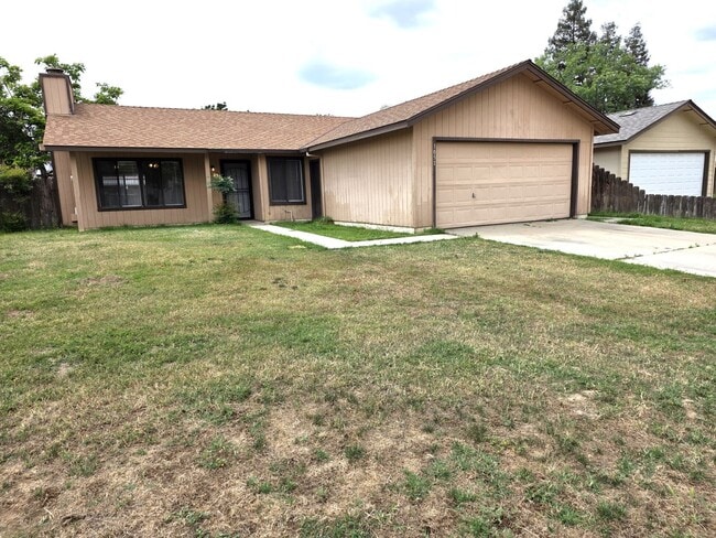 Building Photo - Beautiful 3 Bedroom 2 Bath Home near Monache High School