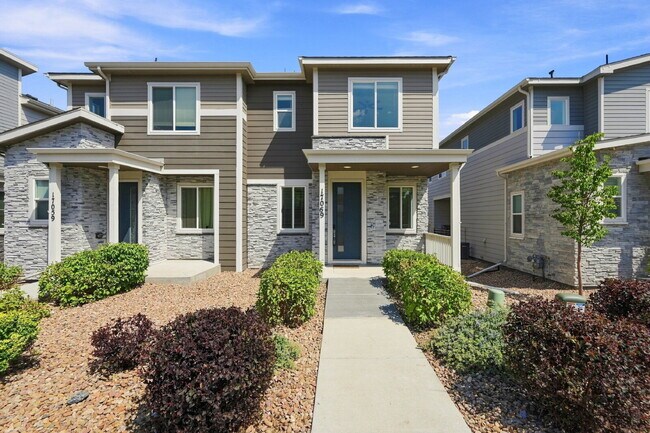Building Photo - $2,495.95 - 3 Bed, 2.5 Bath Townhome in Aurora with Central AC and In Unit Laundry!