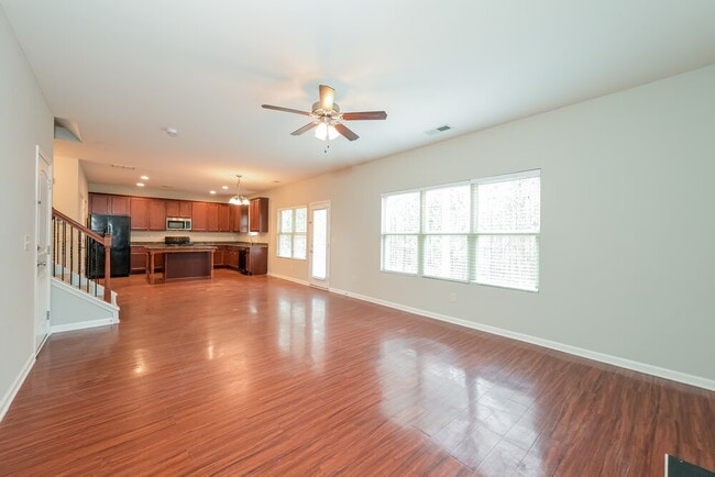 Photo - 930 Walking Stick Trail NE