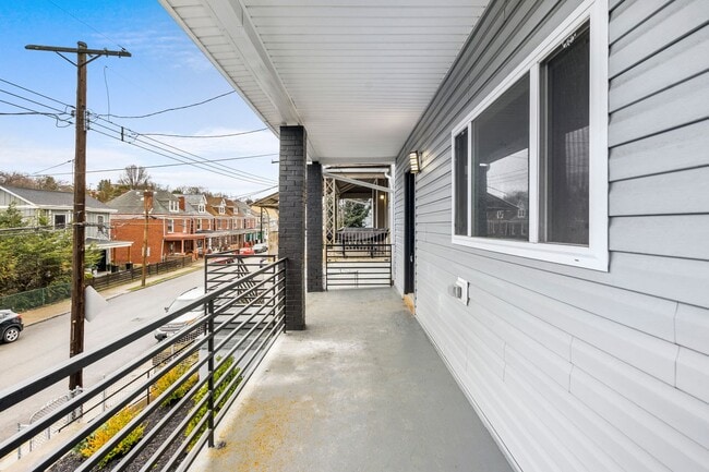 Photo - Beautifully Renovated 3 Bed/2.5 Bath Home in Mt Washington - Convenient Location