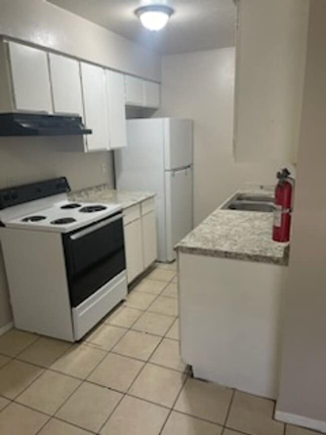 Photo - 2/1 Fourplex - Upstairs - HUD ACCEPTED - Move In ASAP