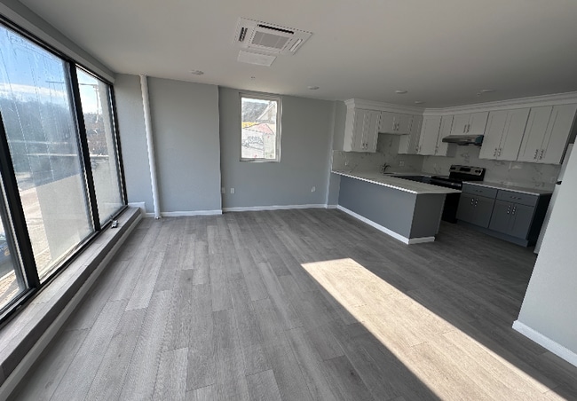 Photo - 140 S Easton Rd