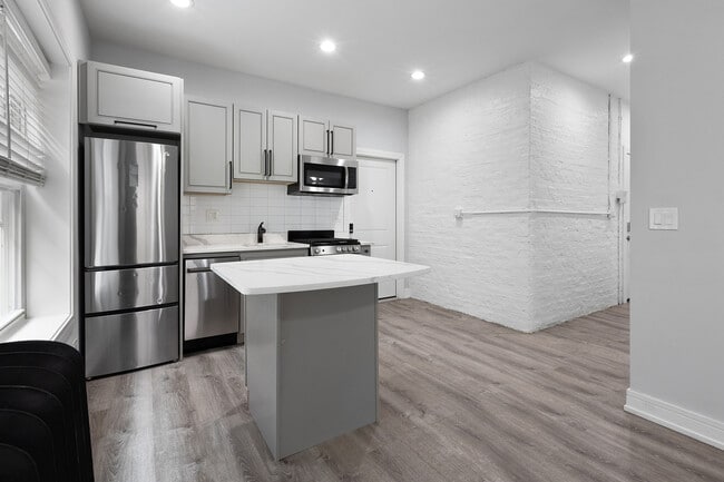 Photo - 1063 W Glenlake Ave Unit 1S