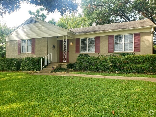 Building Photo - 585 Classen Dr Rental